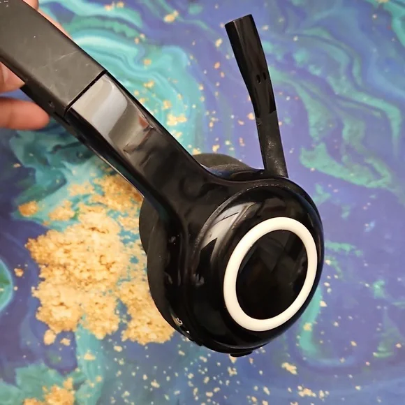 Logitech Wireless Headset - Picture 3 of 4